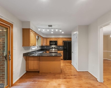 6860 Williamsburg Pond Court - Photo Thumbnail 11
