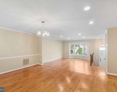 6860 Williamsburg Pond Court - Photo Thumbnail 7