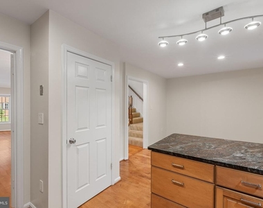 6860 Williamsburg Pond Court - Photo Thumbnail 15