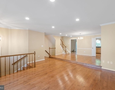 6860 Williamsburg Pond Court - Photo Thumbnail 5