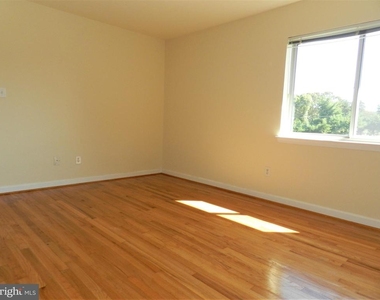 1805 William Street - Photo Thumbnail 9