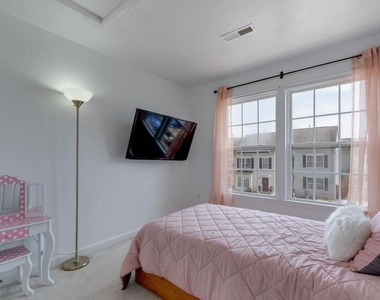 833 Gallows Court - Photo Thumbnail 10
