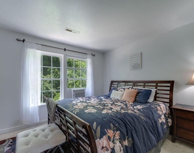 833 Gallows Court - Photo Thumbnail 7