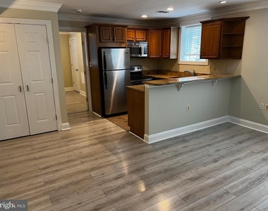 1219 Oronoco Street - Photo Thumbnail 3