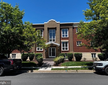 1219 Oronoco Street - Photo Thumbnail 1