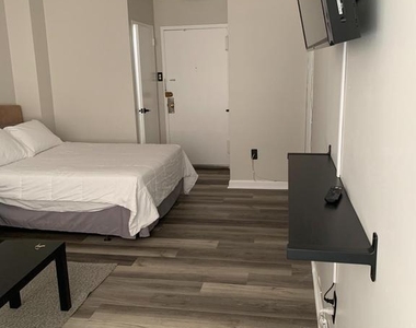 1121 Arlington Boulevard - Photo Thumbnail 5