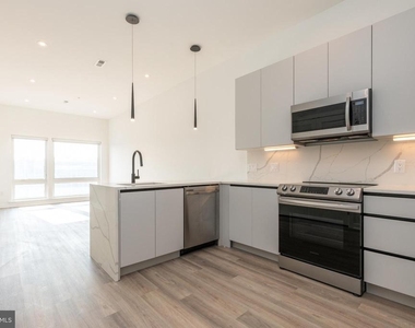 3120 W Jefferson Street - Photo Thumbnail 3