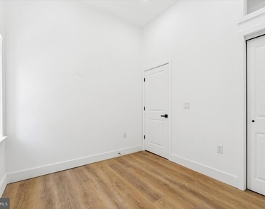 2424 W Thompson Street - Photo Thumbnail 12
