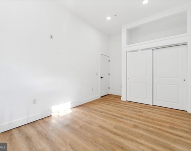 2424 W Thompson Street - Photo Thumbnail 13