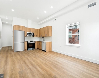 2424 W Thompson Street - Photo Thumbnail 2