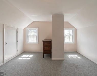 800 E Cathedral Road - Photo Thumbnail 16