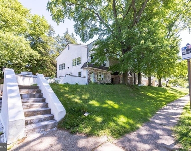 800 E Cathedral Road - Photo Thumbnail 28