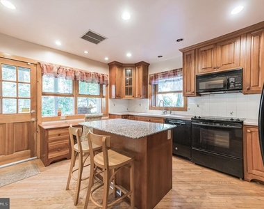 800 E Cathedral Road - Photo Thumbnail 11