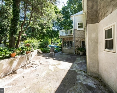 800 E Cathedral Road - Photo Thumbnail 24