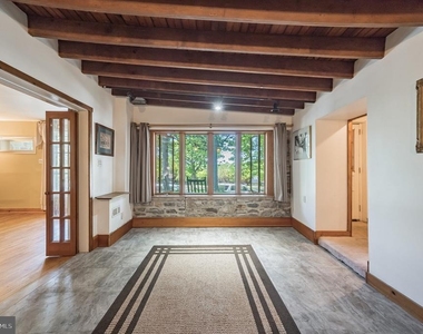 800 E Cathedral Road - Photo Thumbnail 5