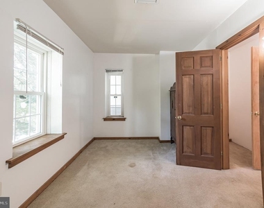 800 E Cathedral Road - Photo Thumbnail 17