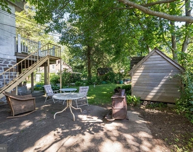 800 E Cathedral Road - Photo Thumbnail 26