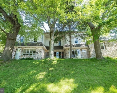800 E Cathedral Road - Photo Thumbnail 1