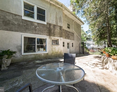 800 E Cathedral Road - Photo Thumbnail 21