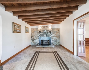 800 E Cathedral Road - Photo Thumbnail 3