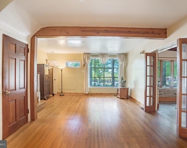 800 E Cathedral Road - Photo Thumbnail 7
