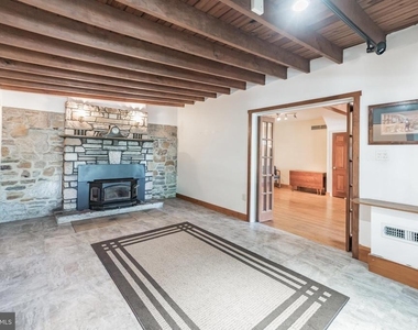 800 E Cathedral Road - Photo Thumbnail 4