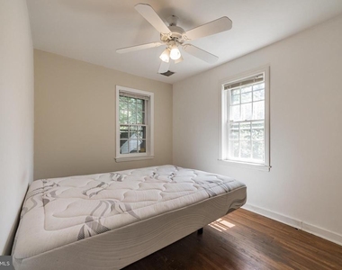 800 E Cathedral Road - Photo Thumbnail 14