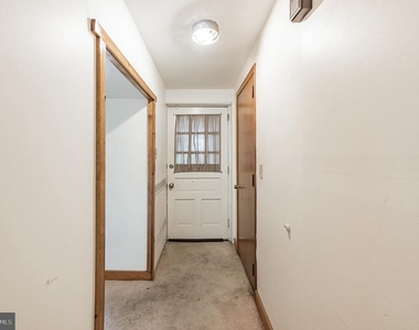 800 E Cathedral Road - Photo Thumbnail 13