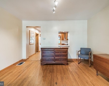 800 E Cathedral Road - Photo Thumbnail 6