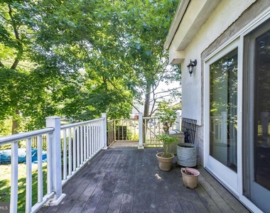 800 E Cathedral Road - Photo Thumbnail 22