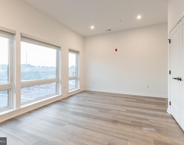 3120 W Jefferson Street - Photo Thumbnail 1