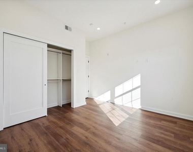 2513 N Howard Street - Photo Thumbnail 11