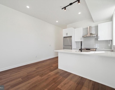 2513 N Howard Street - Photo Thumbnail 8