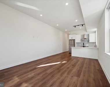 2513 N Howard Street - Photo Thumbnail 5