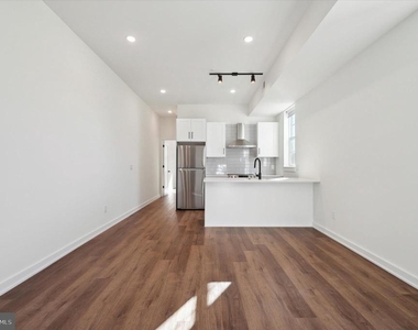 2513 N Howard Street - Photo Thumbnail 6