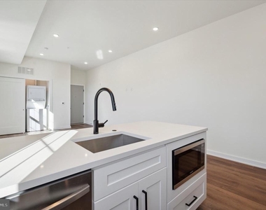 2513 N Howard Street - Photo Thumbnail 3