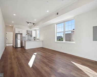 2513 N Howard Street - Photo Thumbnail 4