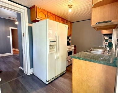 4010 N Franklin Street - Photo Thumbnail 4