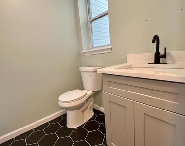 2131 W Master Street - Photo Thumbnail 8
