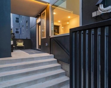 1154 N Lee Street - Photo Thumbnail 11