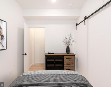 1154 N Lee Street - Photo Thumbnail 8