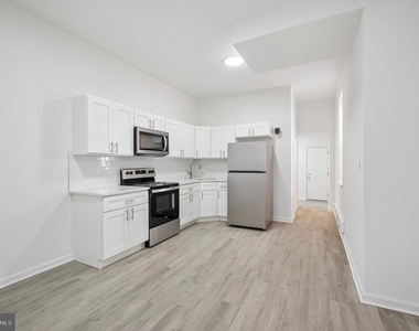 247 W Berkley Street - Photo Thumbnail 2