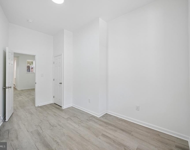 247 W Berkley Street - Photo Thumbnail 1