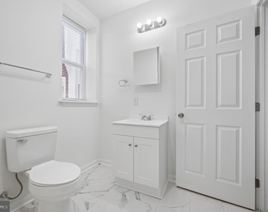 247 W Berkley Street - Photo Thumbnail 11