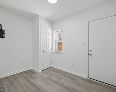 247 W Berkley Street - Photo Thumbnail 5