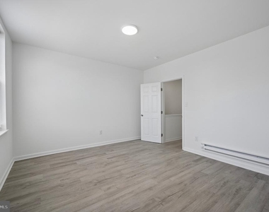 247 W Berkley Street - Photo Thumbnail 7
