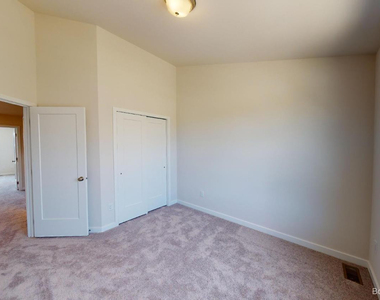 2704 S Spurway Drive - Photo Thumbnail 21