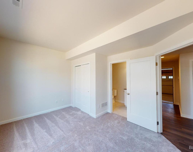 2704 S Spurway Drive - Photo Thumbnail 23