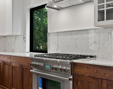 706 Latona Street - Photo Thumbnail 8