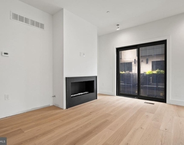 706 Latona Street - Photo Thumbnail 3
